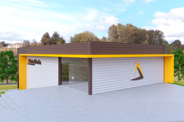 Um edifício moderno de um único andar com paredes brancas, detalhes em amarelo e grandes portas de vidro exibe a arquitetura para oficinas automotivas. Seu design geométrico e logotipo triangular se destacam contra as árvores e o céu nublado.